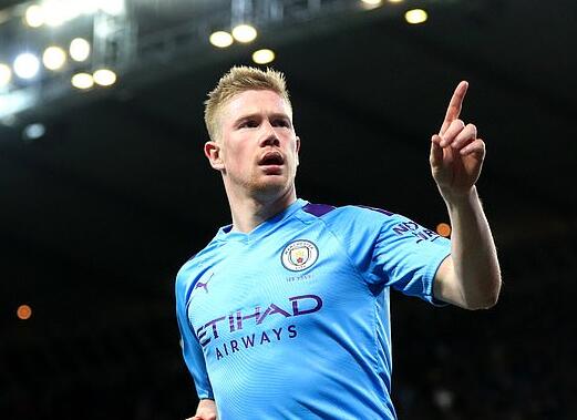 悼念若塔，红军名宿汤普森与毕包主席赛前在KOP看台前献花圈