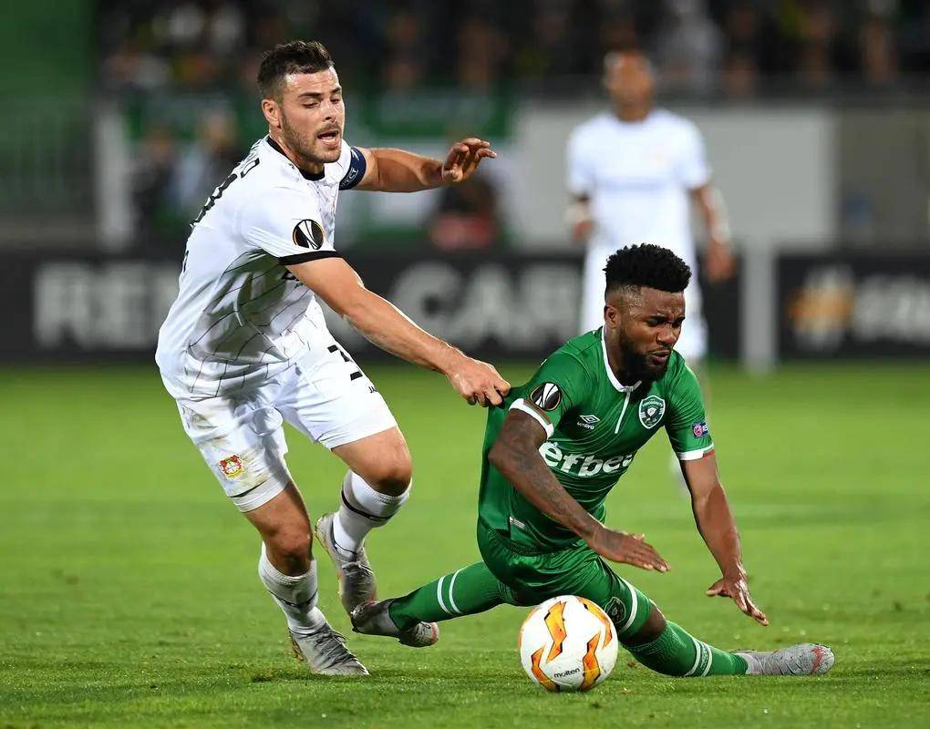 尽管国籍是 尽管国籍是